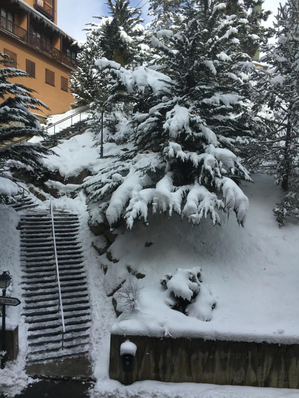 Apartamentos Solneu Baqueira Beret Esterno foto